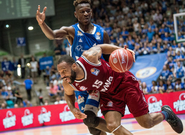 足朝着国际 足朝着国际